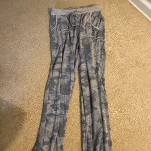 HIPPIE ROSE Grey Camo Joggers (S)